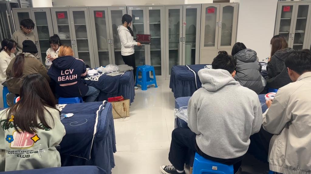 墨韵绘脸谱,匠心传非遗——墨韵书画社成功举办创意脸谱制作体验活动