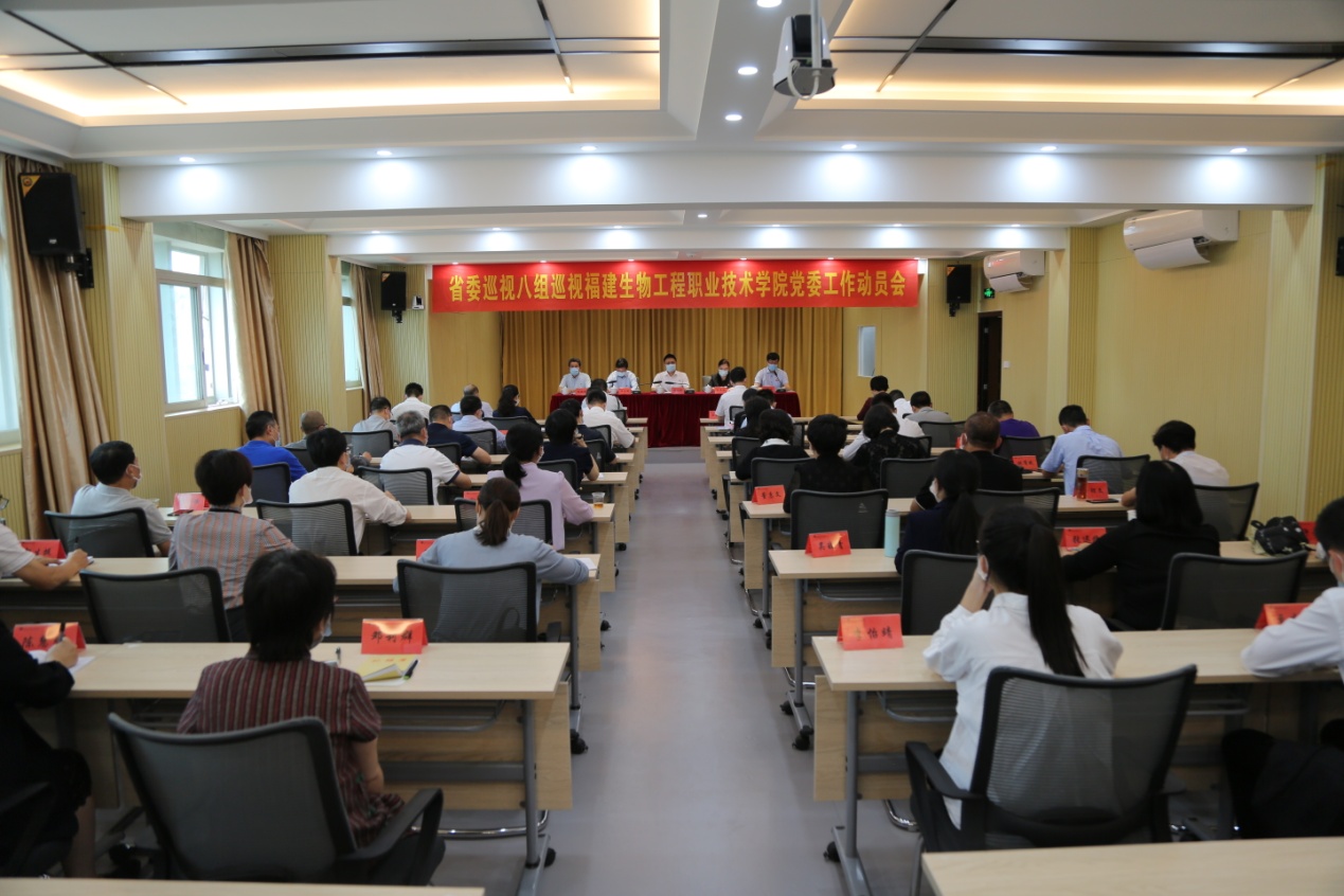 带会标的会场全景照.JPG